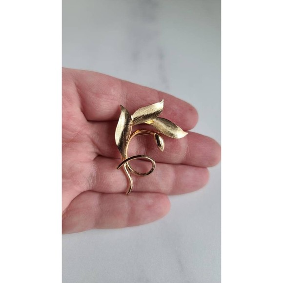 Vintage 12K GF Leaf Shaped Brooch - Picture 3 of 10